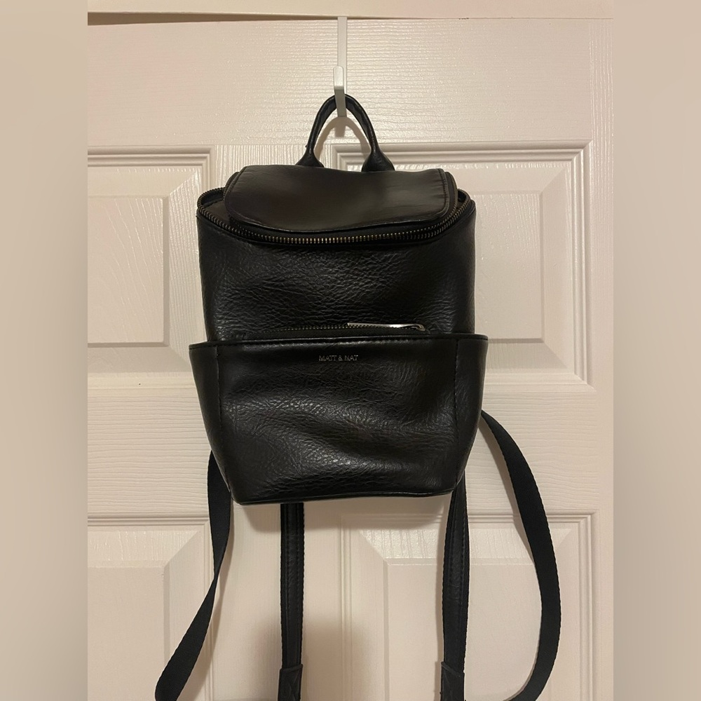 Matt and Nat - Bravesm mini vegan backpack in black